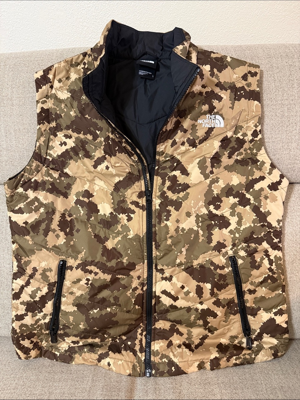 The North Face women’s Camouflage Puffer Vest - Brown Camo - size L